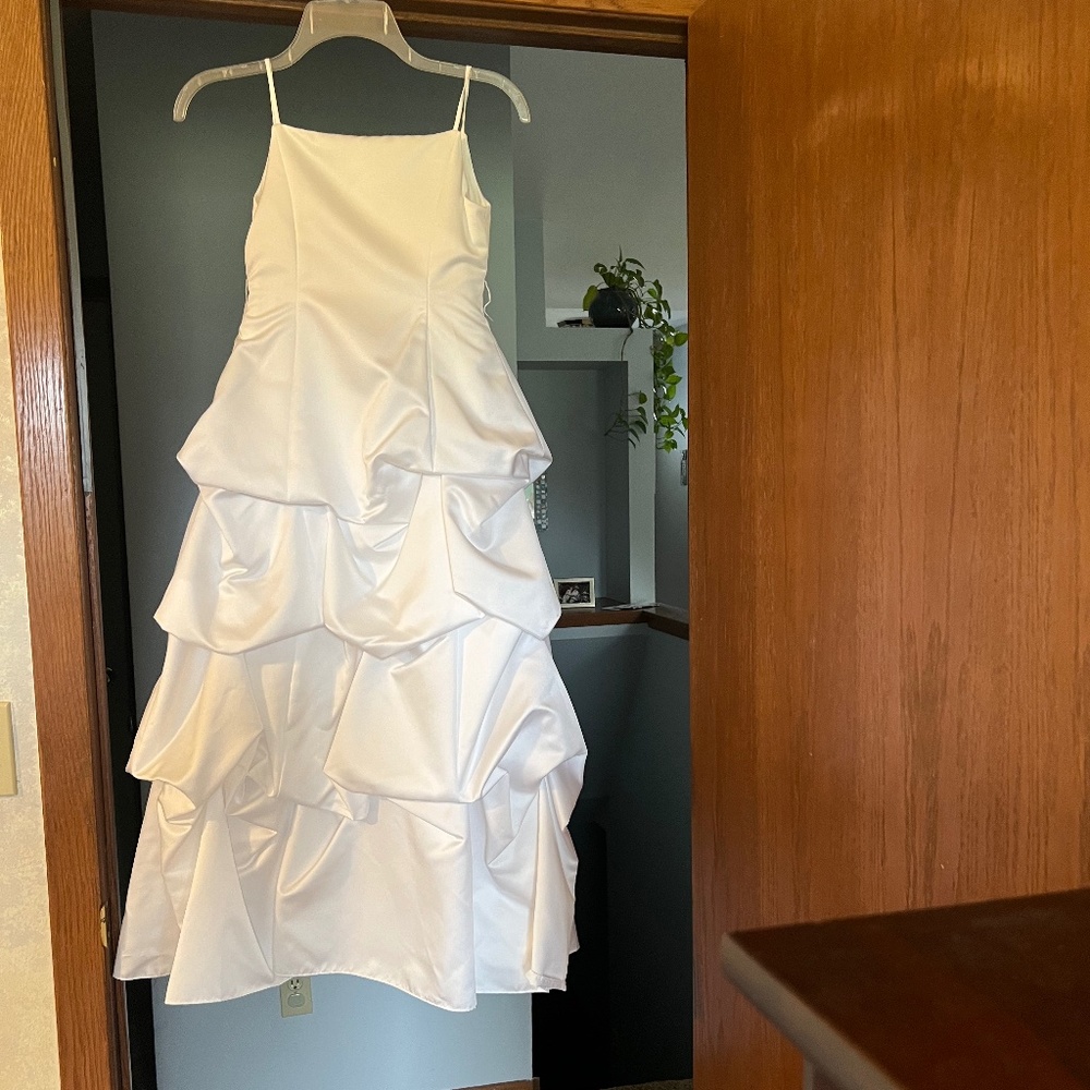 David’s Bridal Girls maxi white tiered flower girl dress